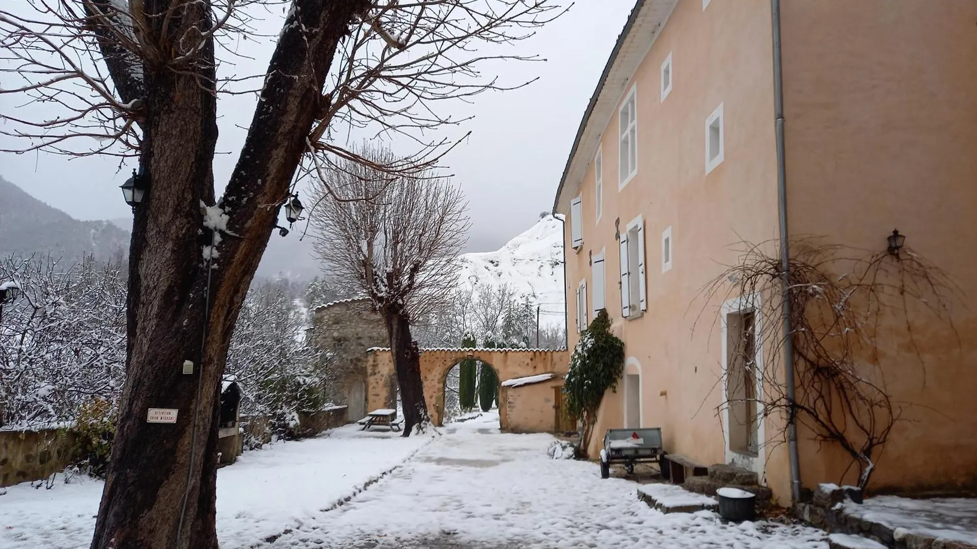 Les Gites Du Chateau La Robine-Sur-Galabre Daire