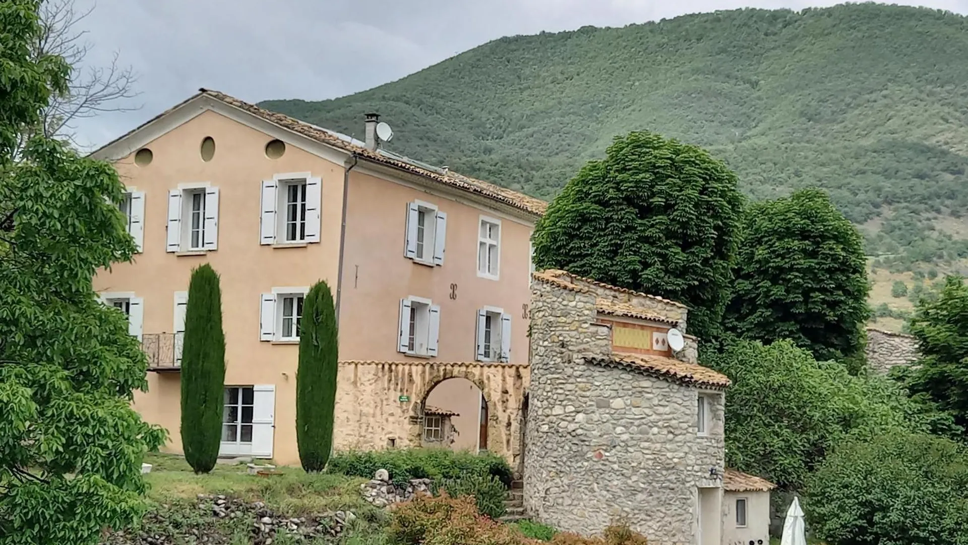 Les Gites Du Chateau La Robine-Sur-Galabre Appartement