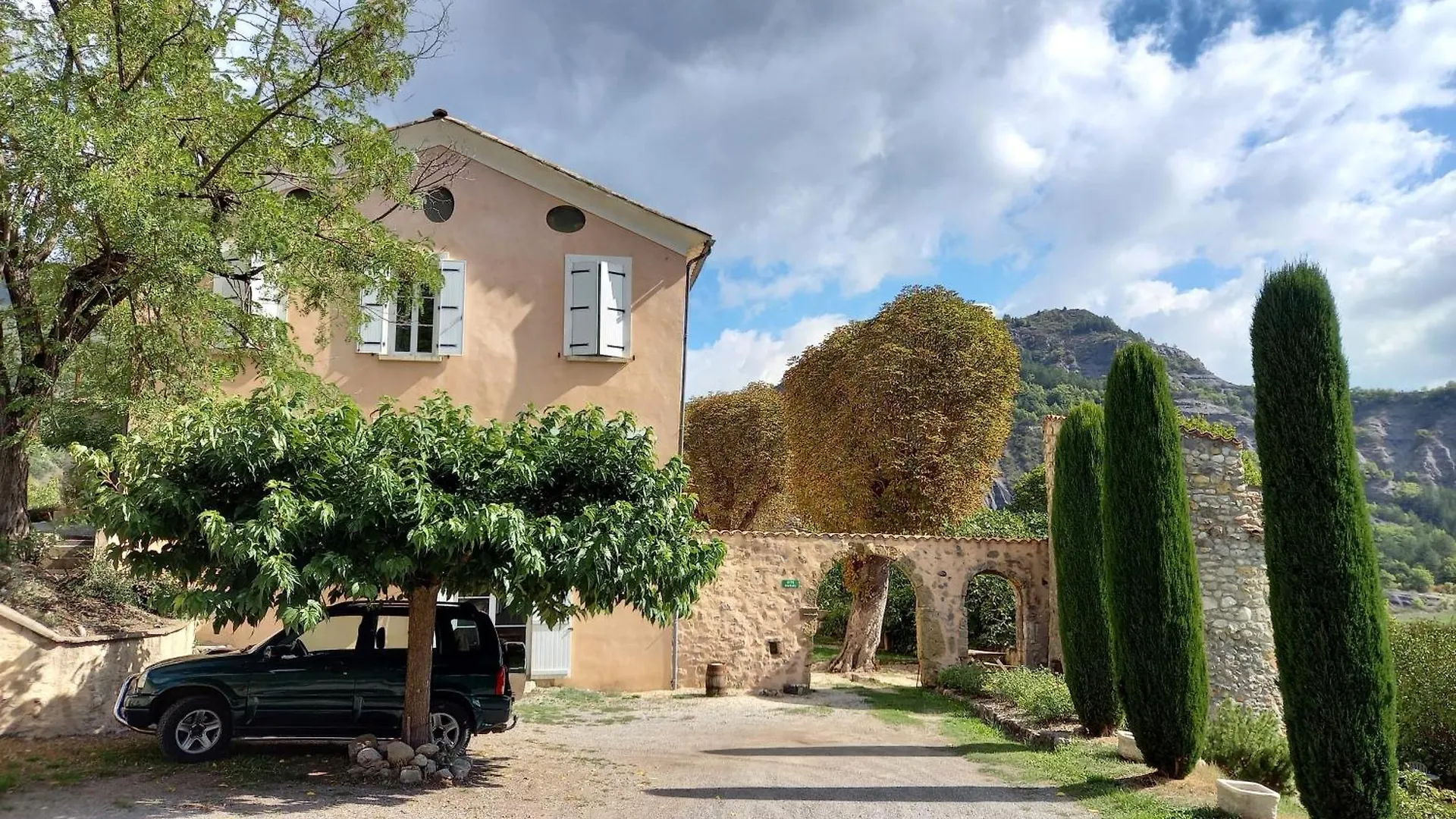 Les Gites Du Chateau La Robine-Sur-Galabre