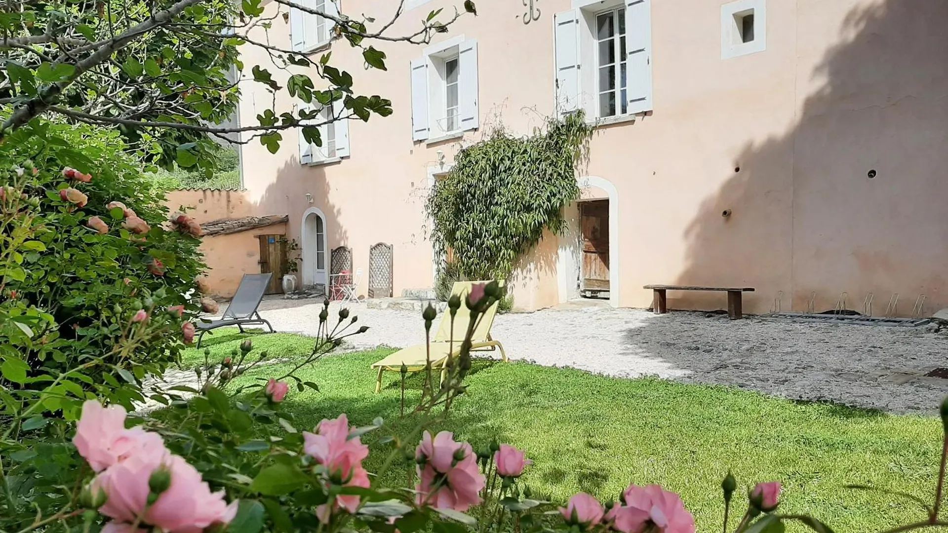 Appartement Les Gites Du Chateau La Robine-Sur-Galabre